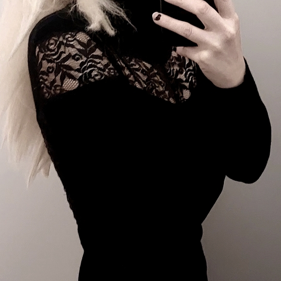 BLACK BODY CON SWEATER DRESS - Picture 2 of 4